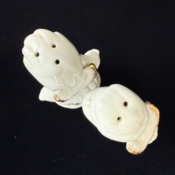 Vintage Essex Christmas Salt Pepper Shakers Angels Kissing Ceramic Holly Berries - Picture 12 of 13